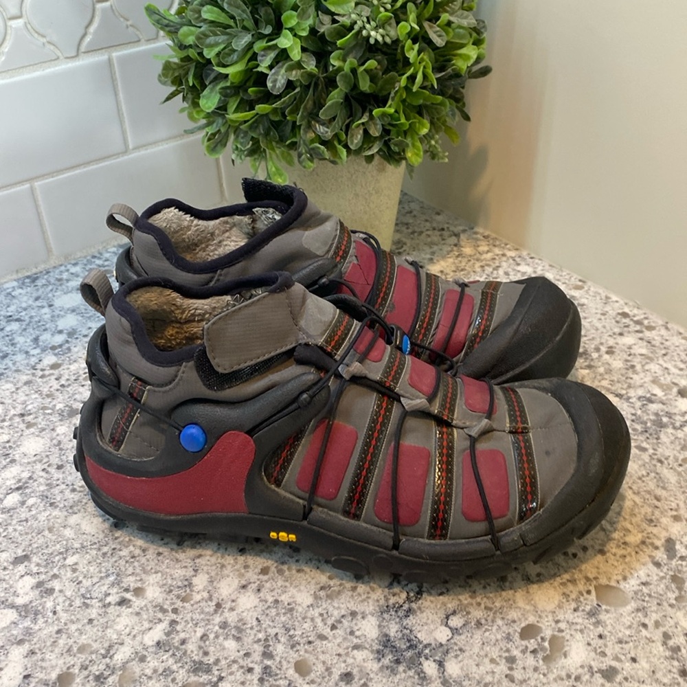Mion water shoes hiking non slip size 7